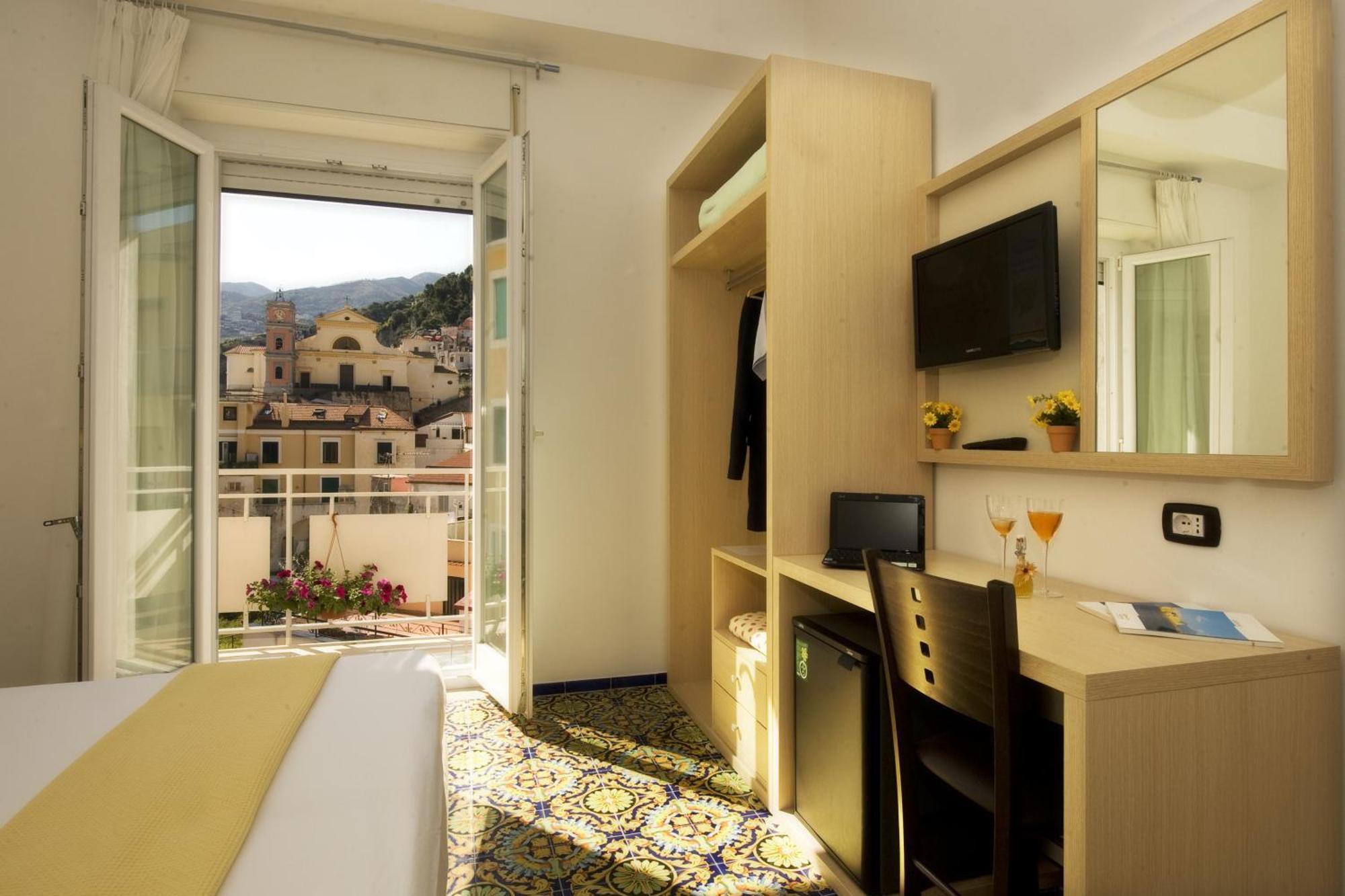 Hotel Torre Di Milo Maiori Exterior photo